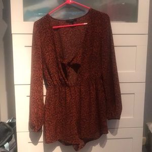 FOREVER 21 - Long sleeve Romper